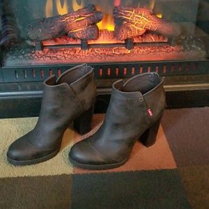 LEVI Booties